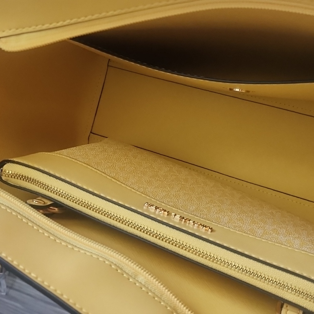 Michael Kors yellow tote - Picture 4 of 9